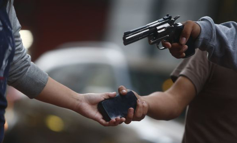 Homens armados em HB 20 fazem arrastão em bairro de Simões Filho