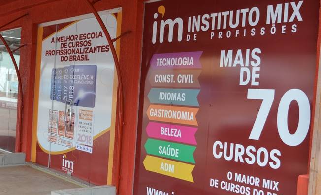 Instituto Mix Simões Filho abre inscrições para cursos de Confeitaria, Atendente de Farmácia e Técnicas Administrativas