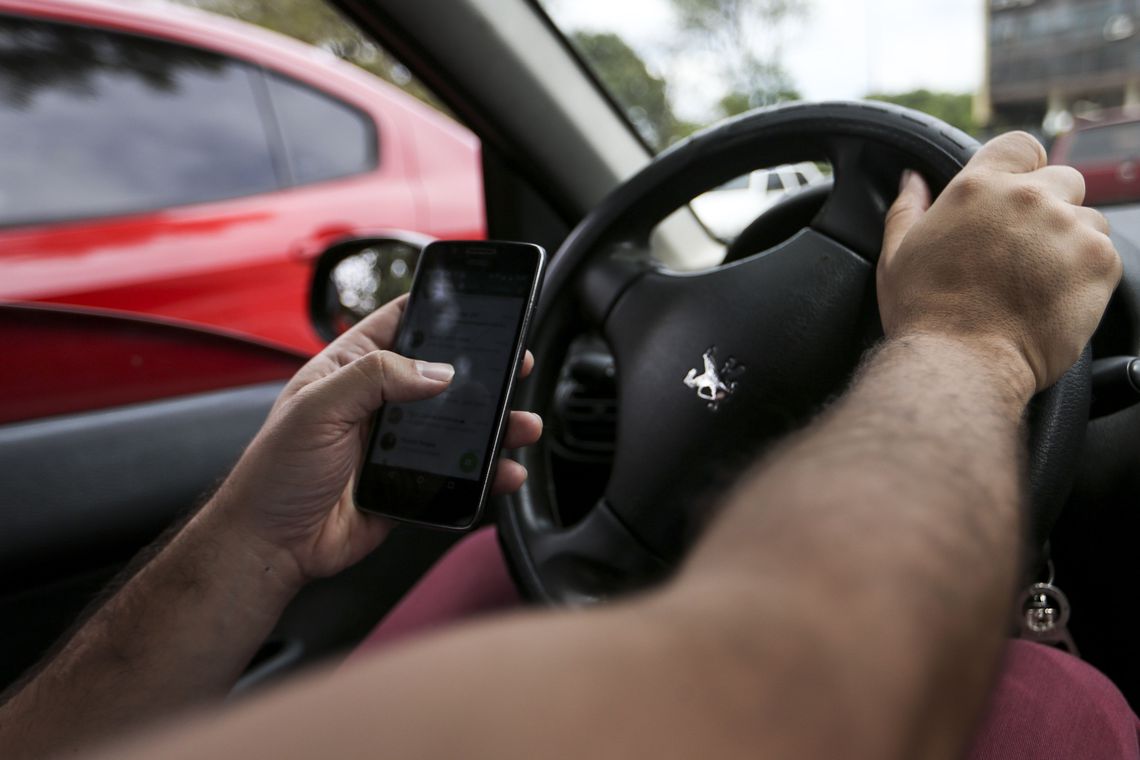 Celular ao volante: pena de motorista que causar acidente com morte será ampliada