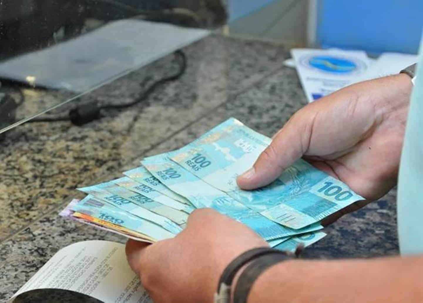 Novo salário mínimo na LDO para 2020 é sancionado; medida aumenta teto do INSS