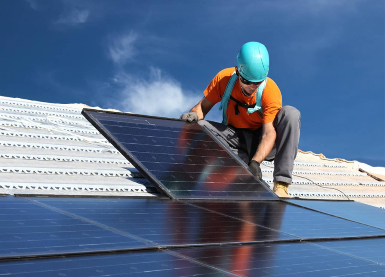 Bolsonaro veta isenção de Imposto de Importação para equipamentos de energia solar