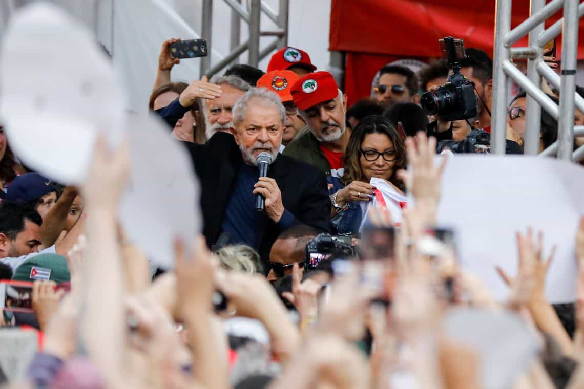 Lula deixa carceragem da Polícia Federal em Curitiba
