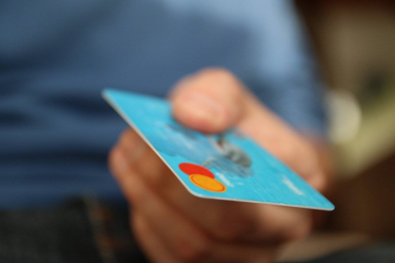 Bancos alteram data de fechamento do cartão e pegam clientes de SURPRESA