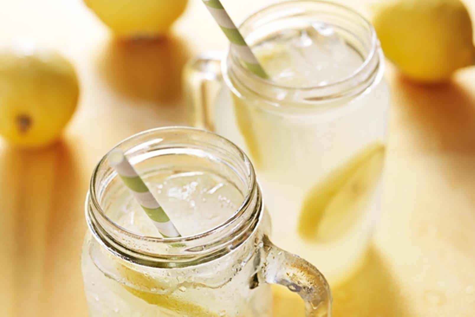 Como fazer a dieta da água com limão para emagrecer 4 kg