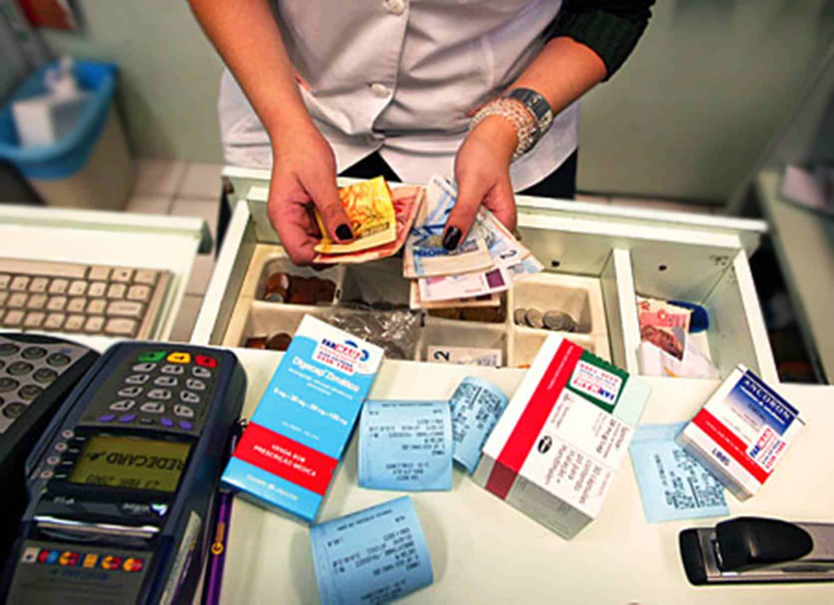 Aposentados e pensionistas do INSS podem pegar remédios de graça em farmácias
