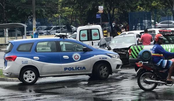 Tentativa de assalto deixa feridos, causa tiroteio e pânico em Salvador