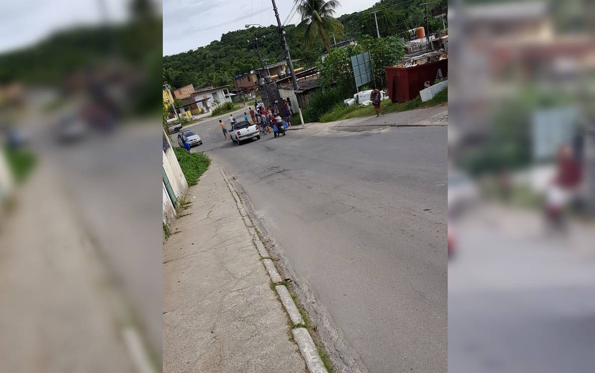 Homem de 40 anos é morto a tiros dentro de carro em Simões Filho
