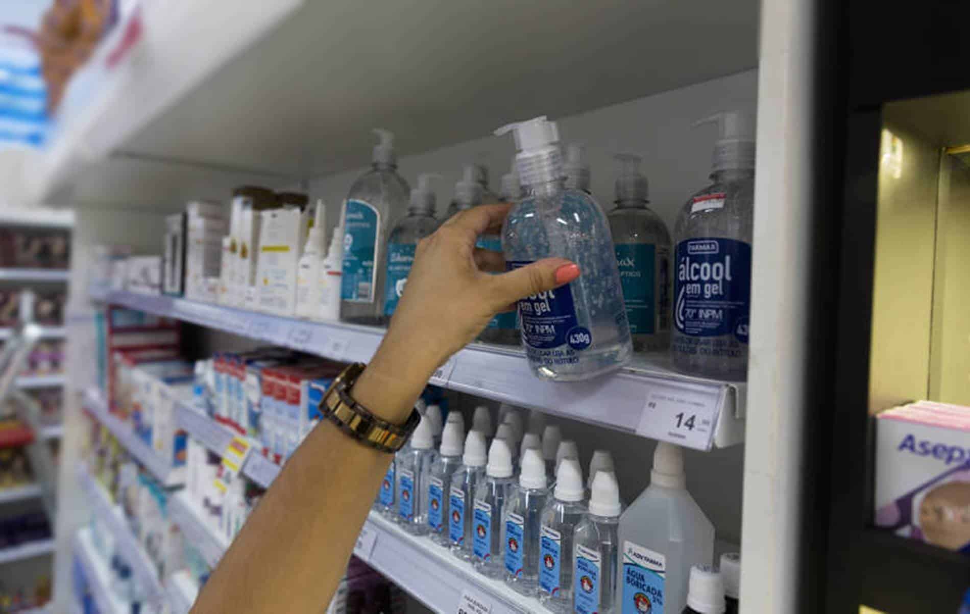 Coronavírus faz faltar álcool gel e máscaras em farmácias de Simões Filho