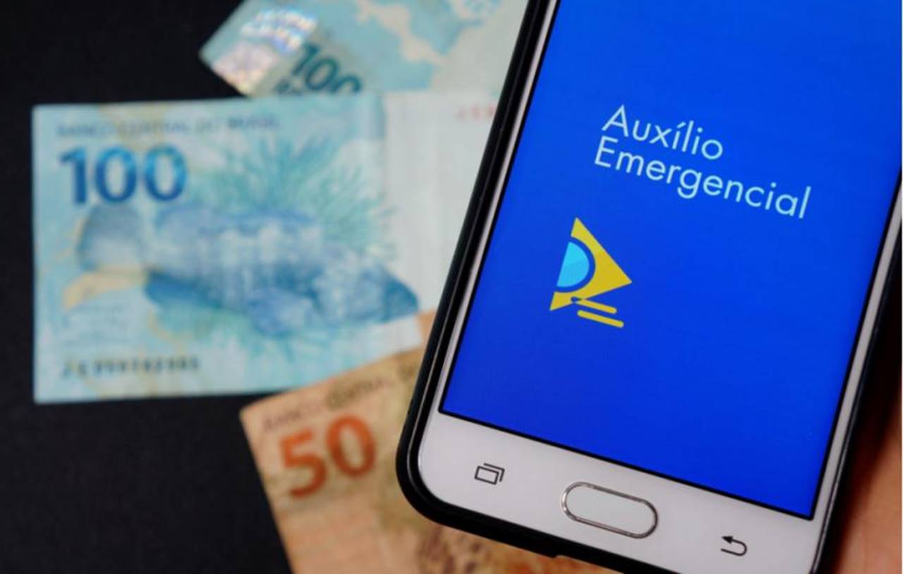 Compras com auxílio emergencial já podem ser pagas com celular: saiba como fazer