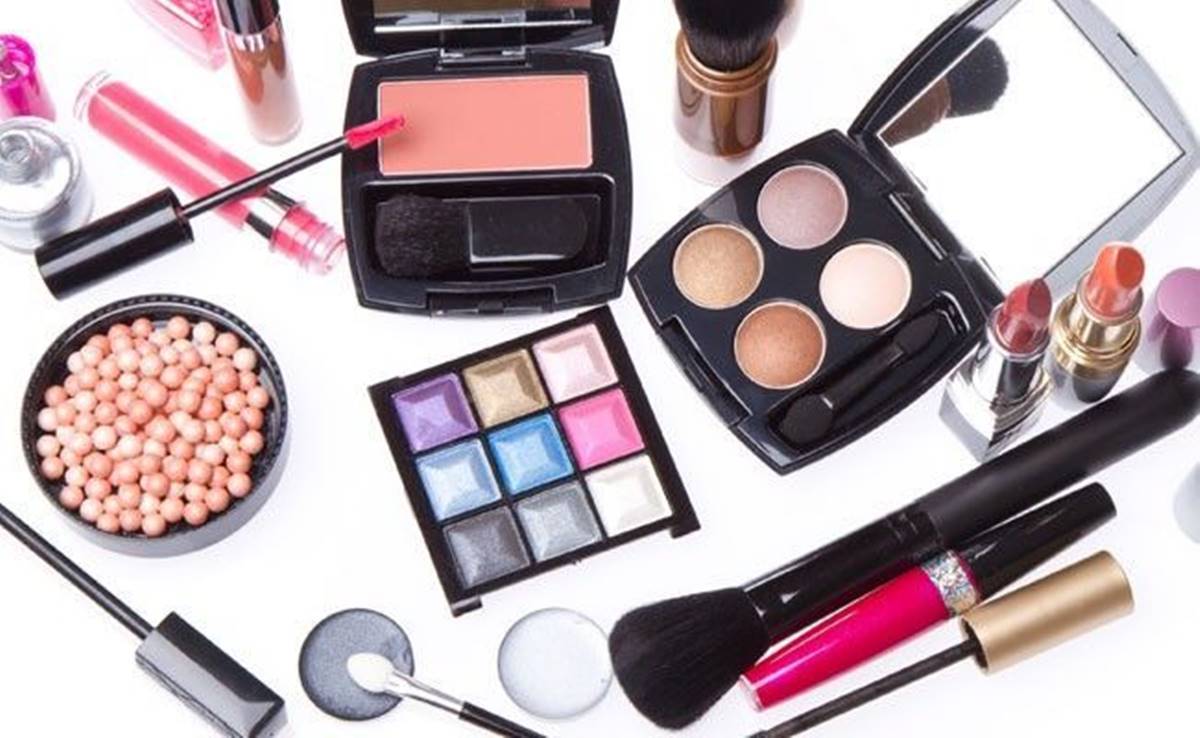 Aprenda dicas para fazer seus produtos de maquiagem durarem mais