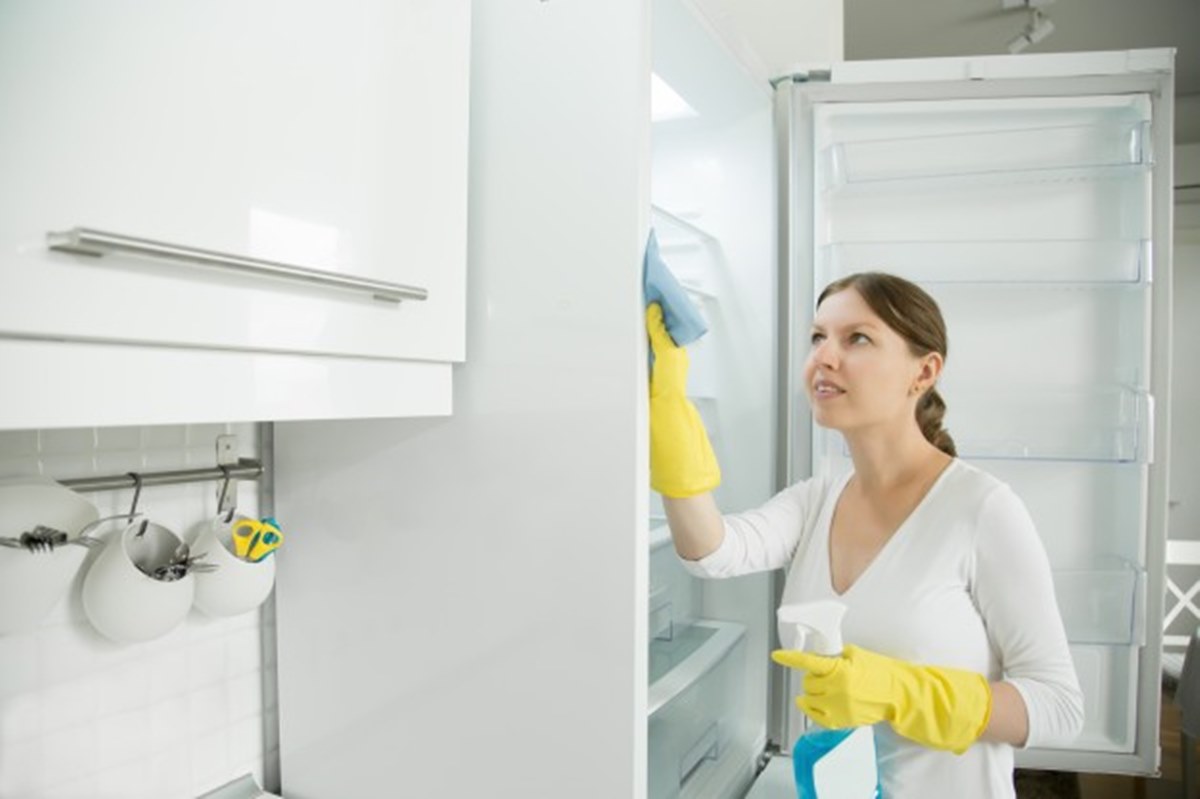 Como eliminar de vez o mau odor da geladeira com misturas caseiras