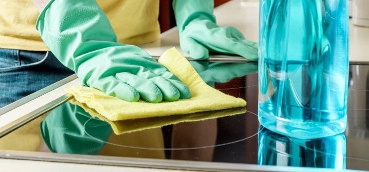 Formas corretas de limpar fogão de vidro sem manchar e arranhar