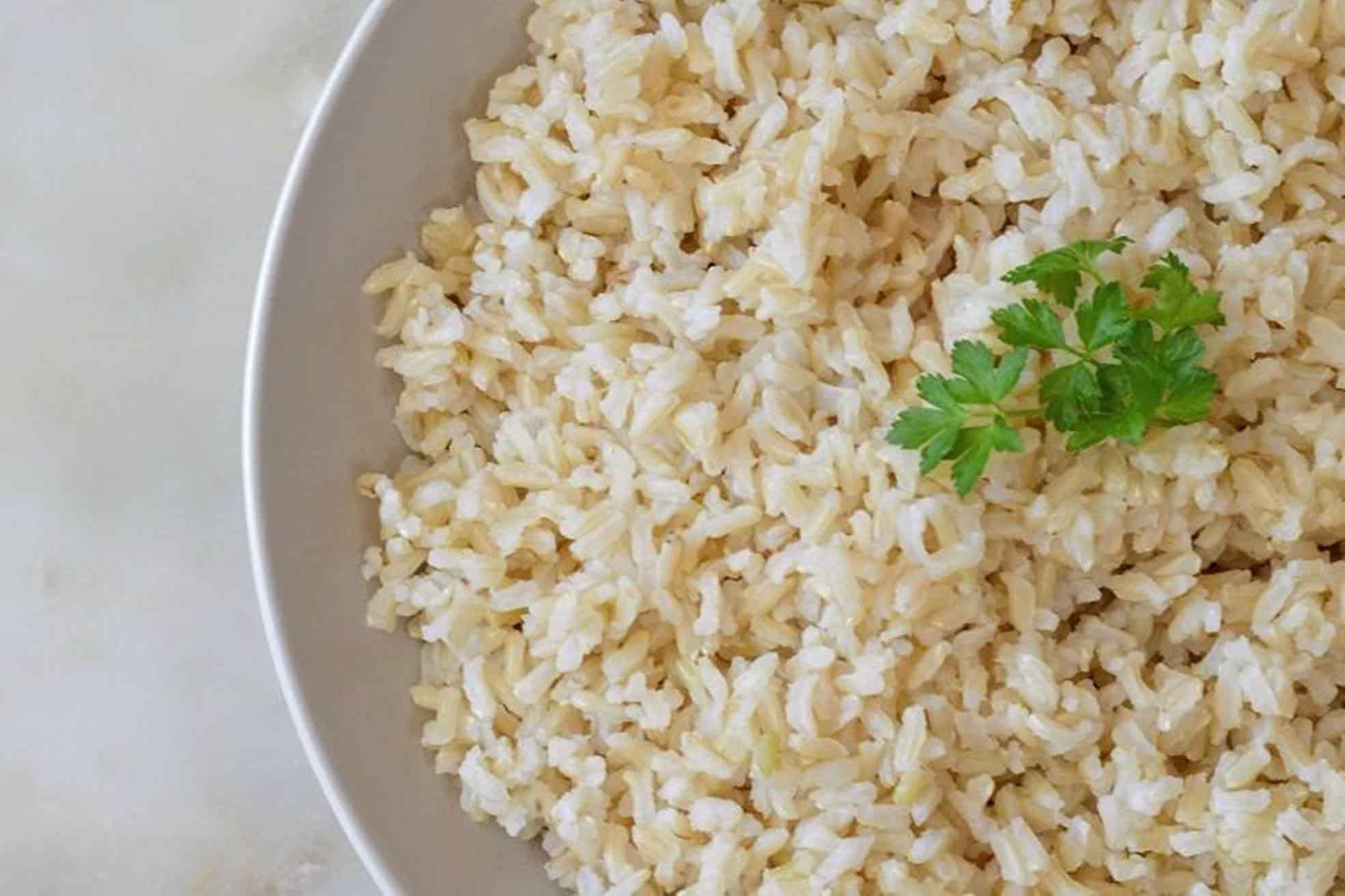 Comer arroz integral ajuda a reduzir bastante a gordura abdominal