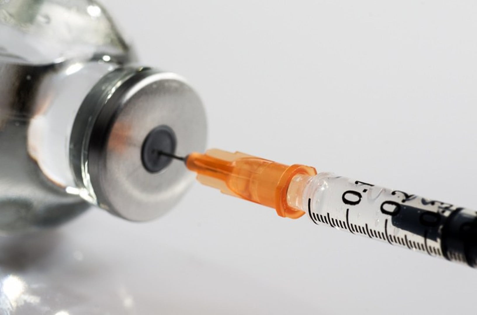 Resultados de testes com vacina de Oxford podem sair até o fim do ano