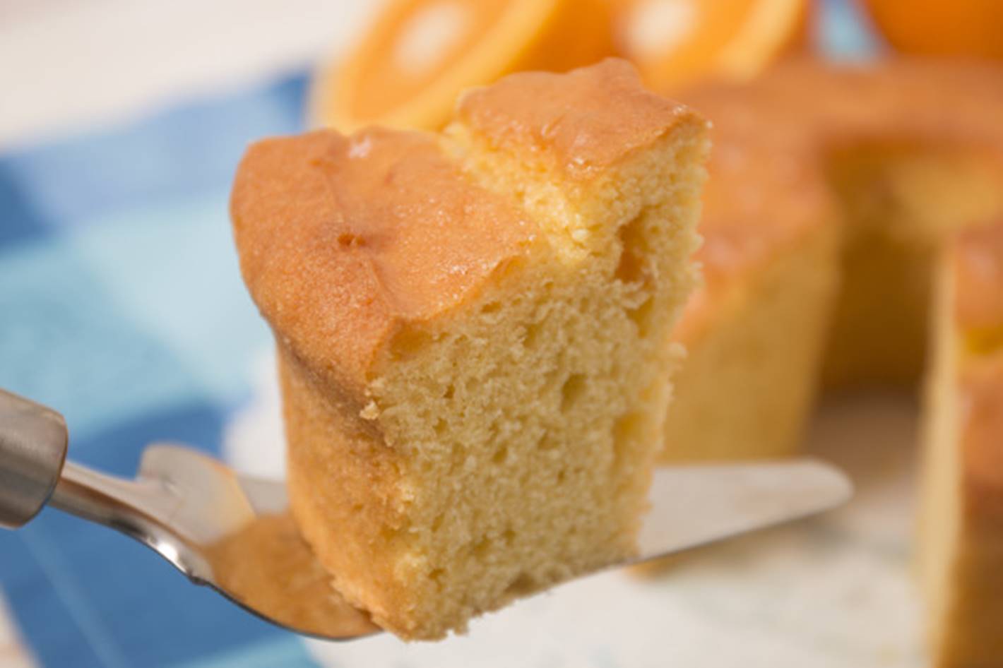 Prepare um delicioso bolo de laranja com aveia e sem farinha