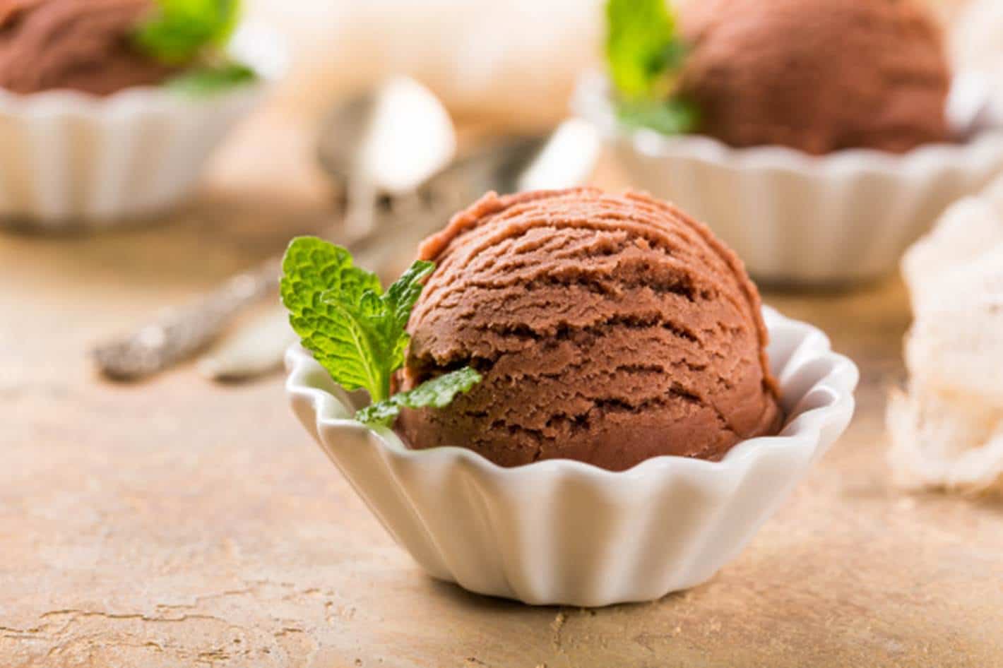 Receita de sorvete cremoso de chocolate com 3 ingredientes