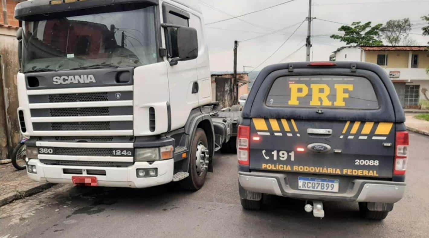 Polícia recupera em Simões Filho caminhão roubado no RJ