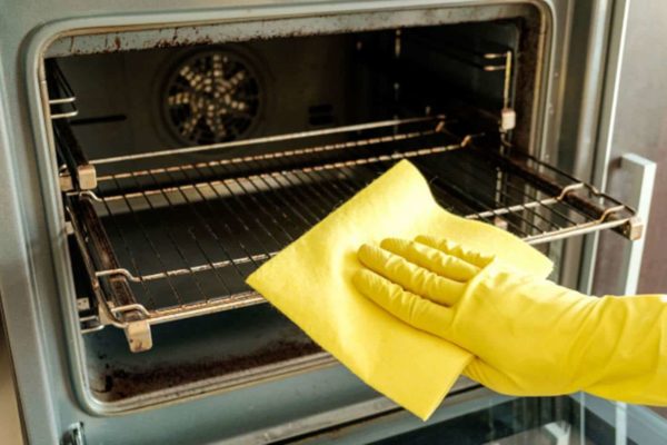 Utilize este truque e deixe seu forno como novo!