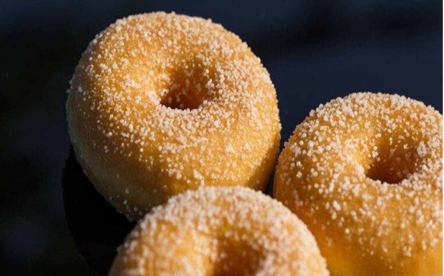 Como fazer donuts caseiros macios e fofinhos sem fritar 
