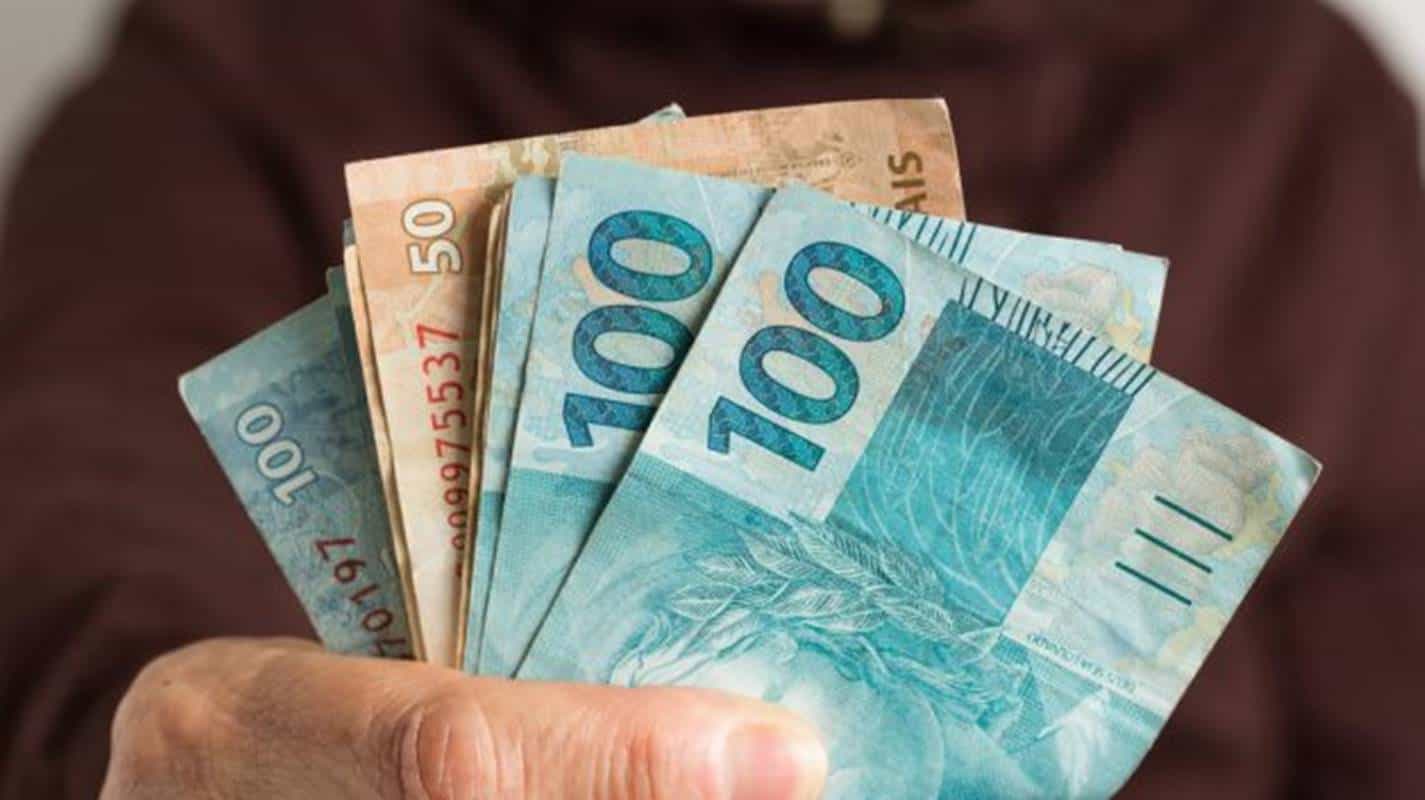 Governo confirma DEVOLUÇÃO de R$ 1 bilhão ao FGTS e trabalhadores comemoram