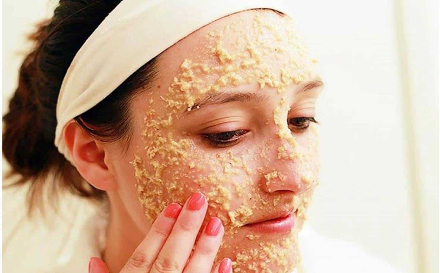 Este esfoliante facial oferece diversos benefícios para sua pele