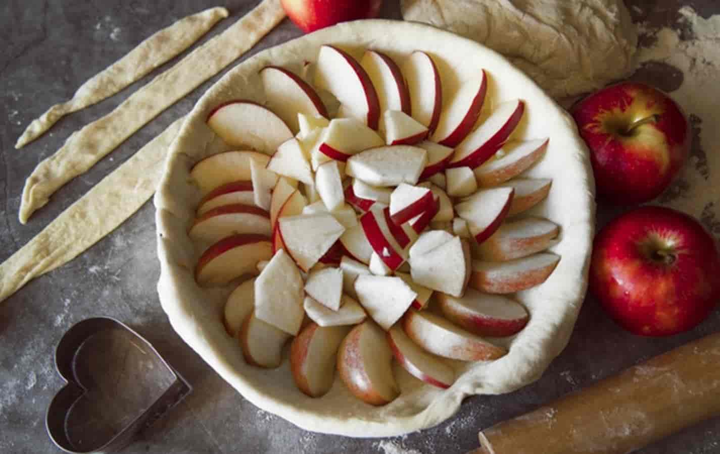Torta de maçã com receita fácil de 4 ingredientes