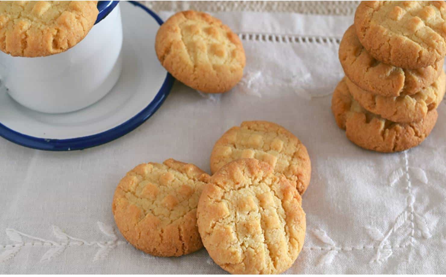 Com apenas 4 ingredientes você pode fazer biscoitos deliciosos