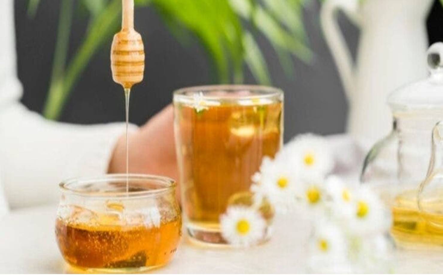 Dicas práticas para usar mel em sua rotina de beleza e ficar mais linda