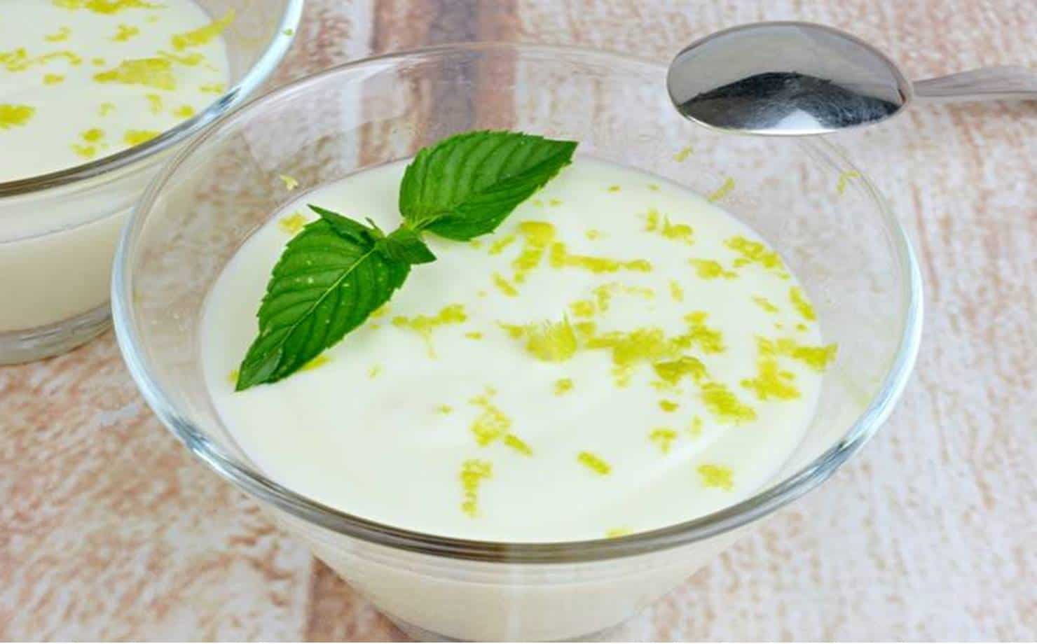Receita deliciosa e fácil de mousse de limão com iogurte