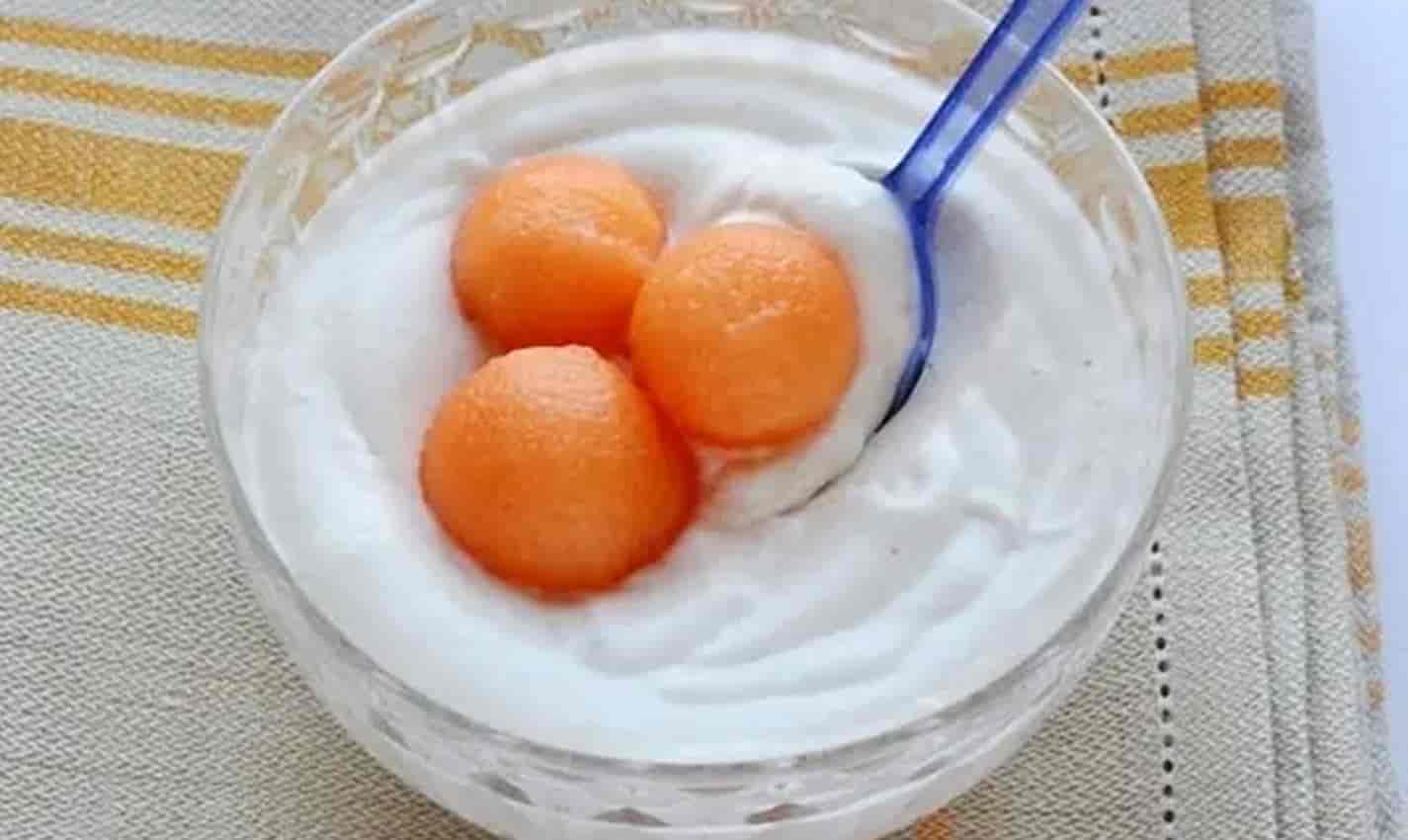 Mousse de iogurte, uma sobremesa cremosa com apenas 4 ingredientes