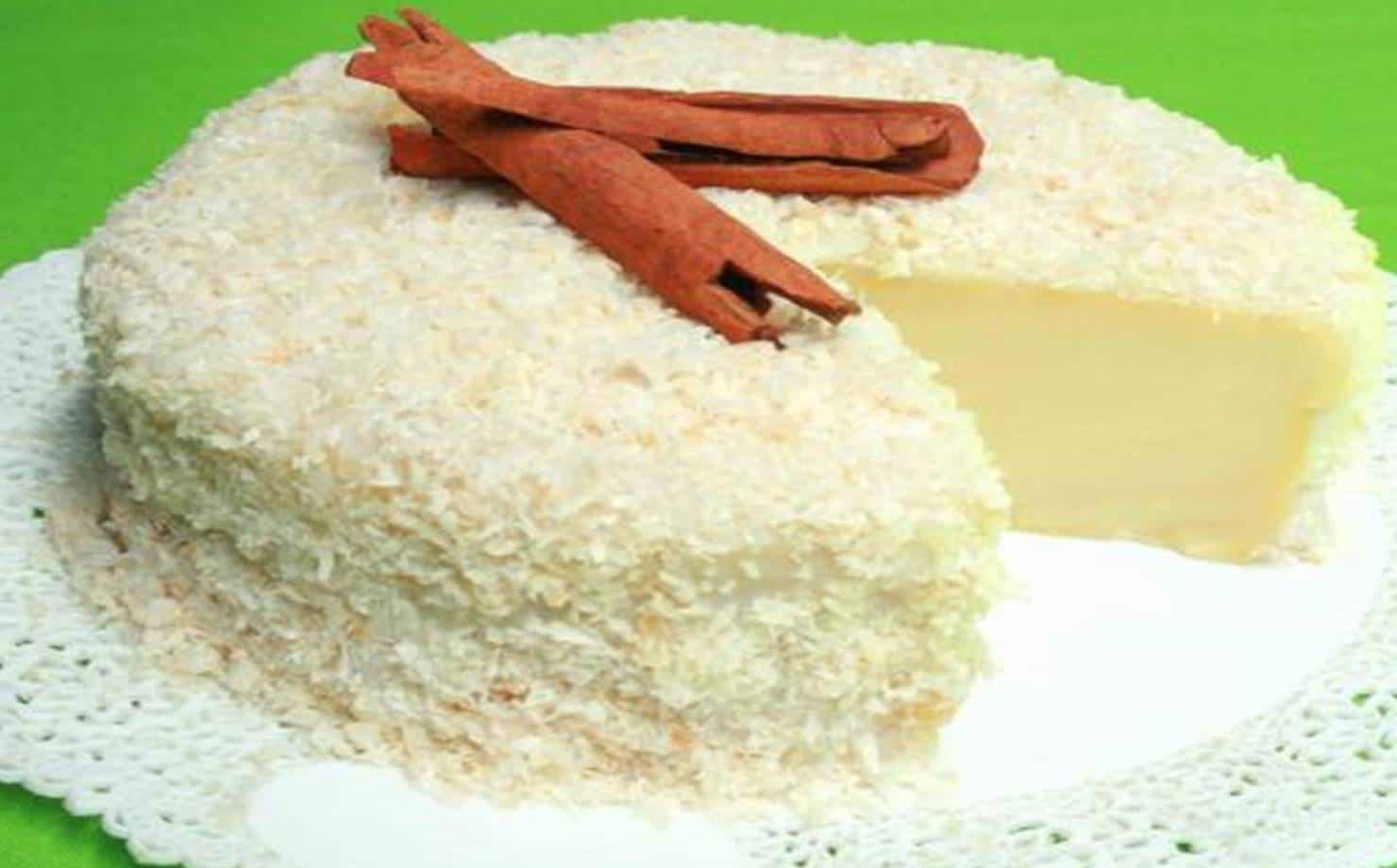 Confira a receita de um delicioso bolo de coco com leite condensado