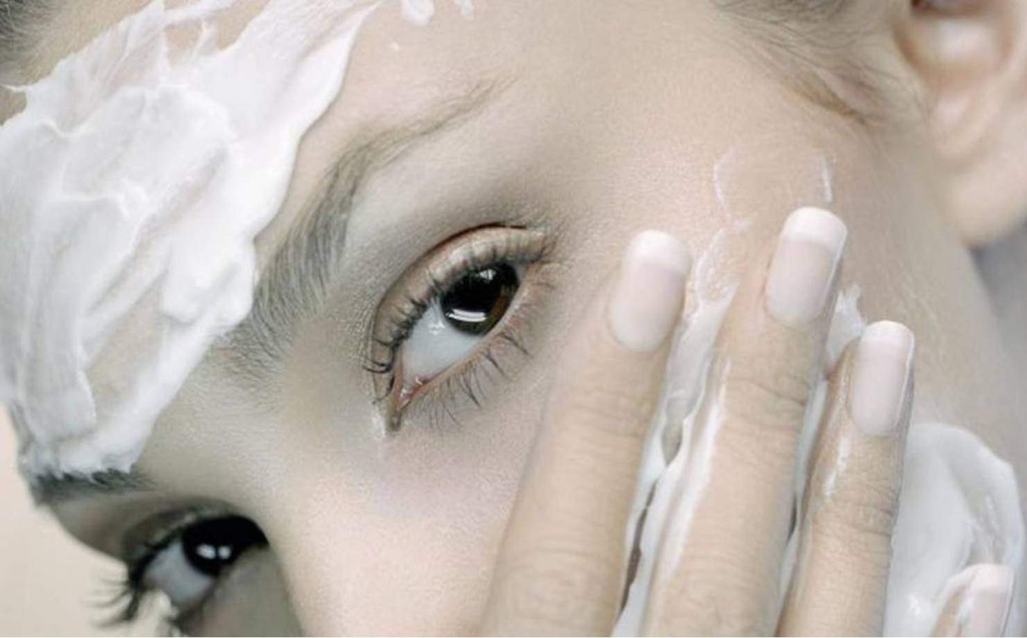 Como aplicar corretamente seus cremes faciais e otimizar os benefícios