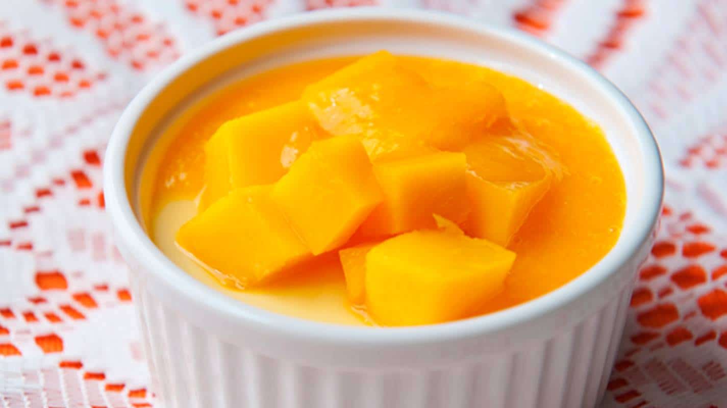 Sobremesa cremosa e fácil: shots de mousse de manga e laranja