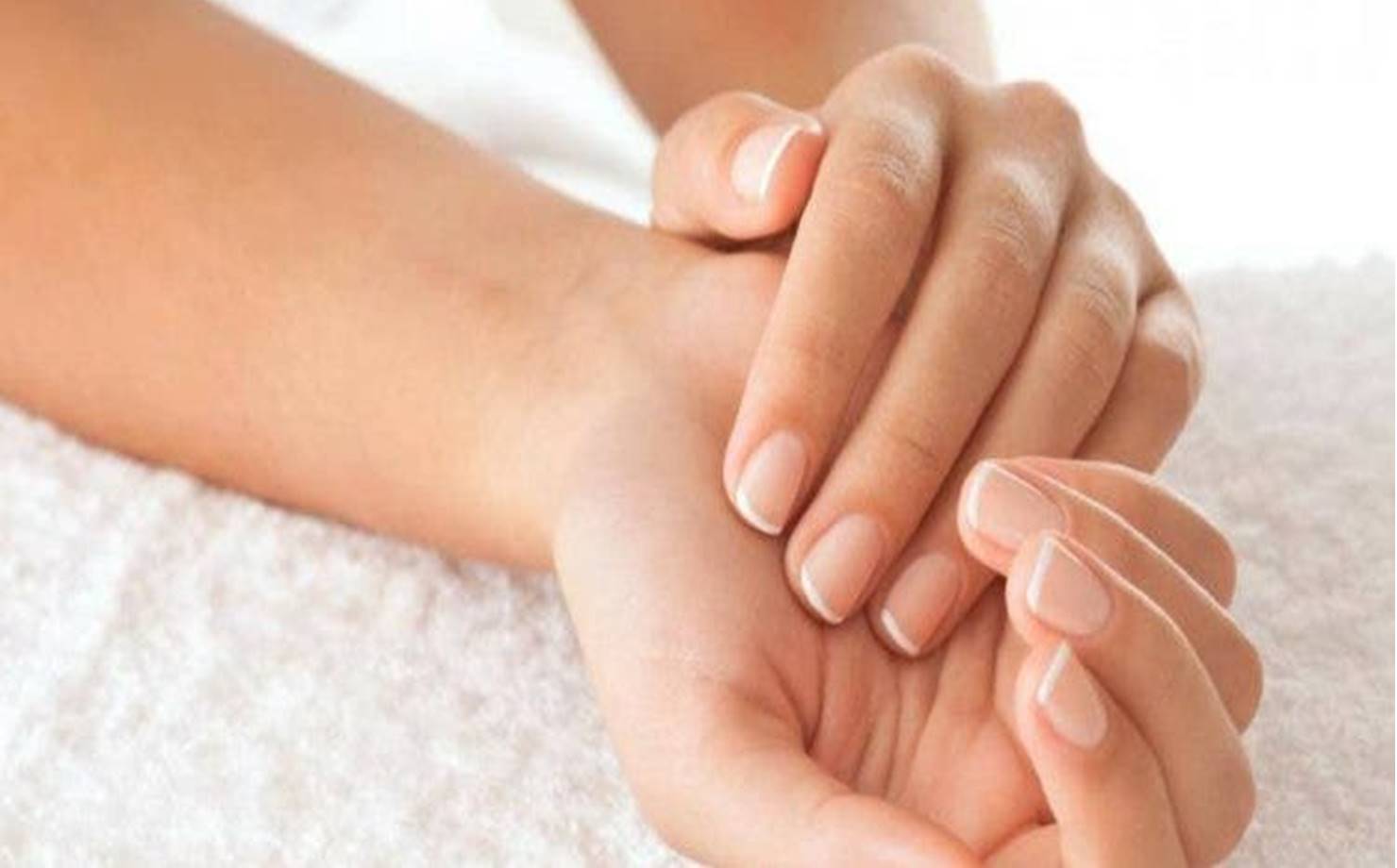 Aprenda algumas dicas naturais para retardar o envelhecimento das mãos