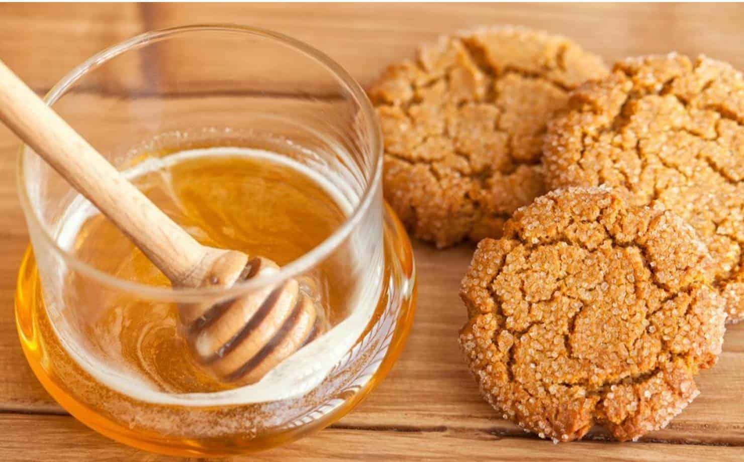 Biscoitos de Mel: uma receita fácil ideal para o café ou lanche