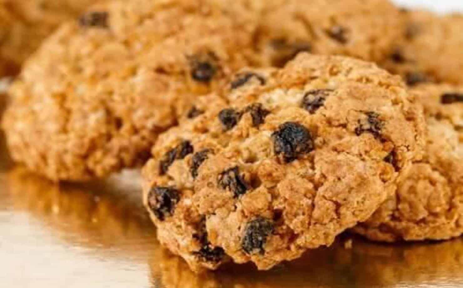 Saudável e Gostoso: receita de biscoito de gengibre com passas e aveia