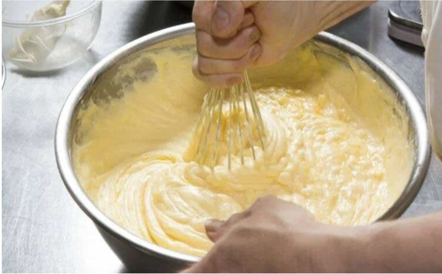 Como preparar creme de pasteleiro para rechear bolos, pastéis e outros