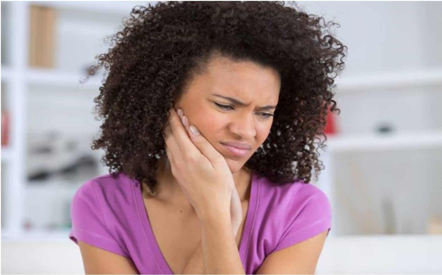 Remédios caseiros para aliviar a dor de dente e dicas para evitar cáries