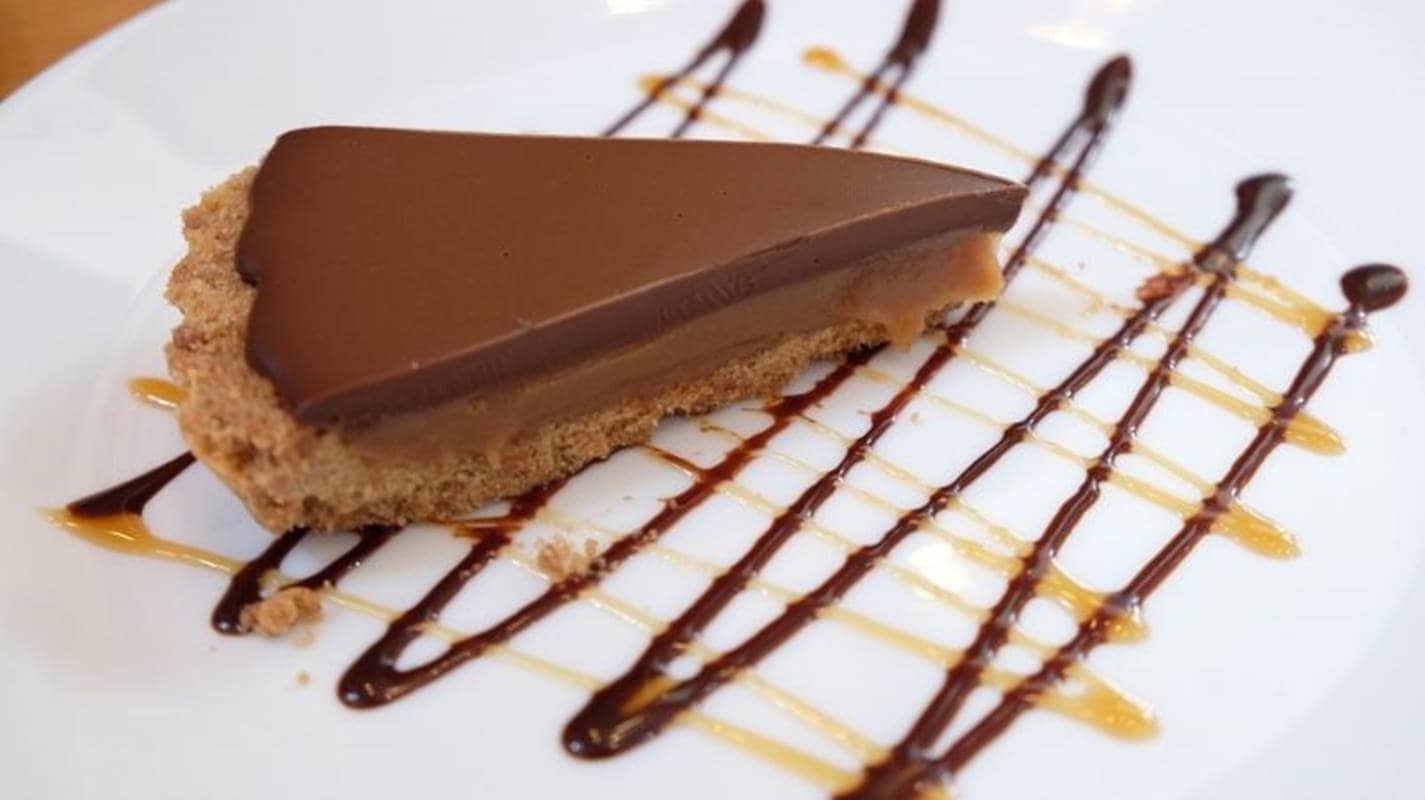 Bolo de chocolate com caramelo, experimente esta sobremesa espetacular