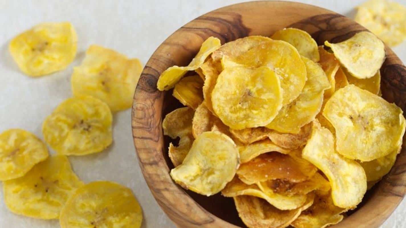 Experimente chips de banana como alternativa saudável para salgadinhos