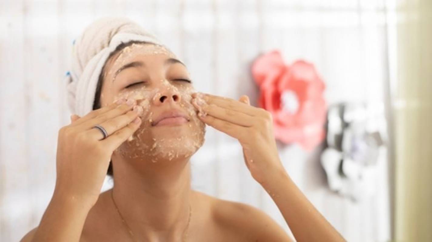 Farinha de aveia: descubra os benefícios dela para a pele se usada como máscara