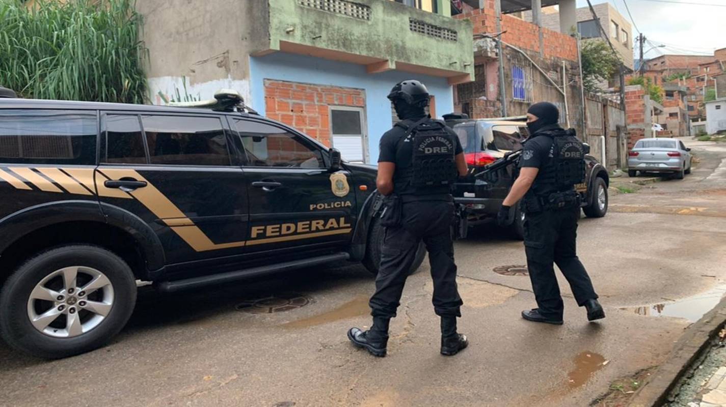 Polícia Federal realiza operação contra tráfico internacional de drogas em Simões Filho
