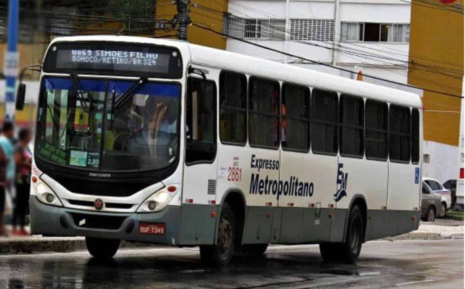 Ônibus da linha Simões Filho/Estação do Retiro é assaltado nesta terça-feira 11