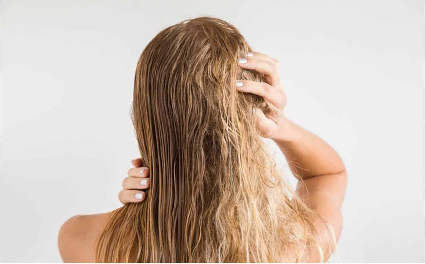 Erros comuns que podem danificar o cabelo de uma mulher