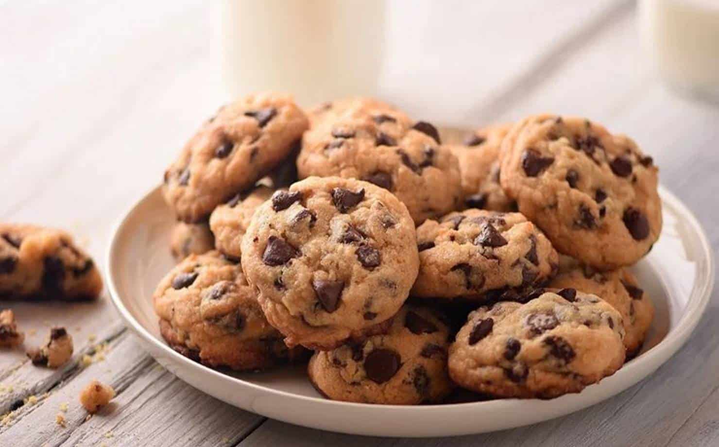 Receita original de biscoitos americanos com gotas de chocolate