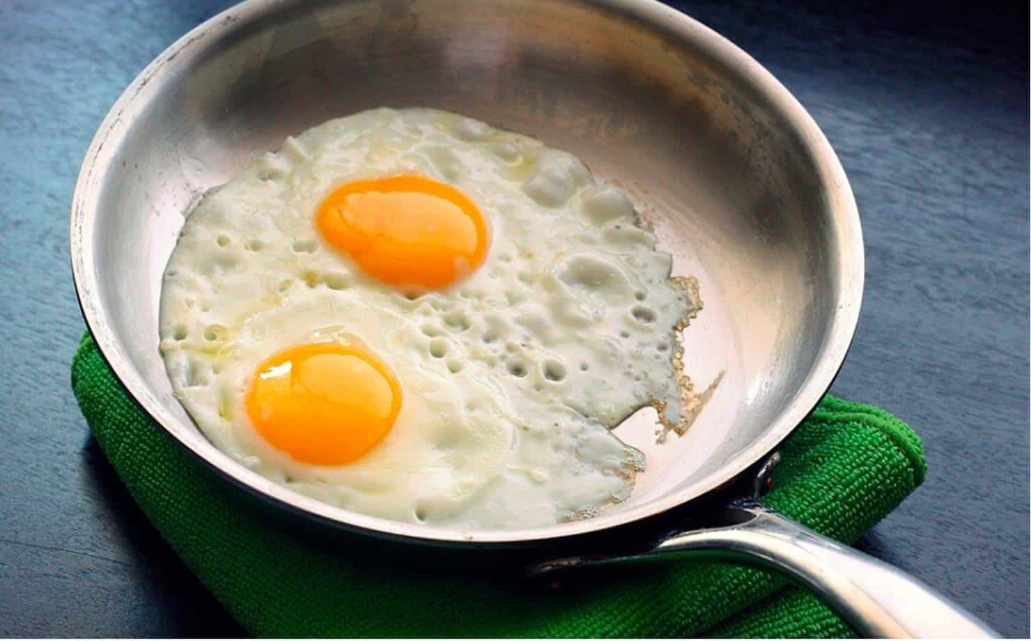 Conheça o truque para evitar que os alimentos grudem na panela