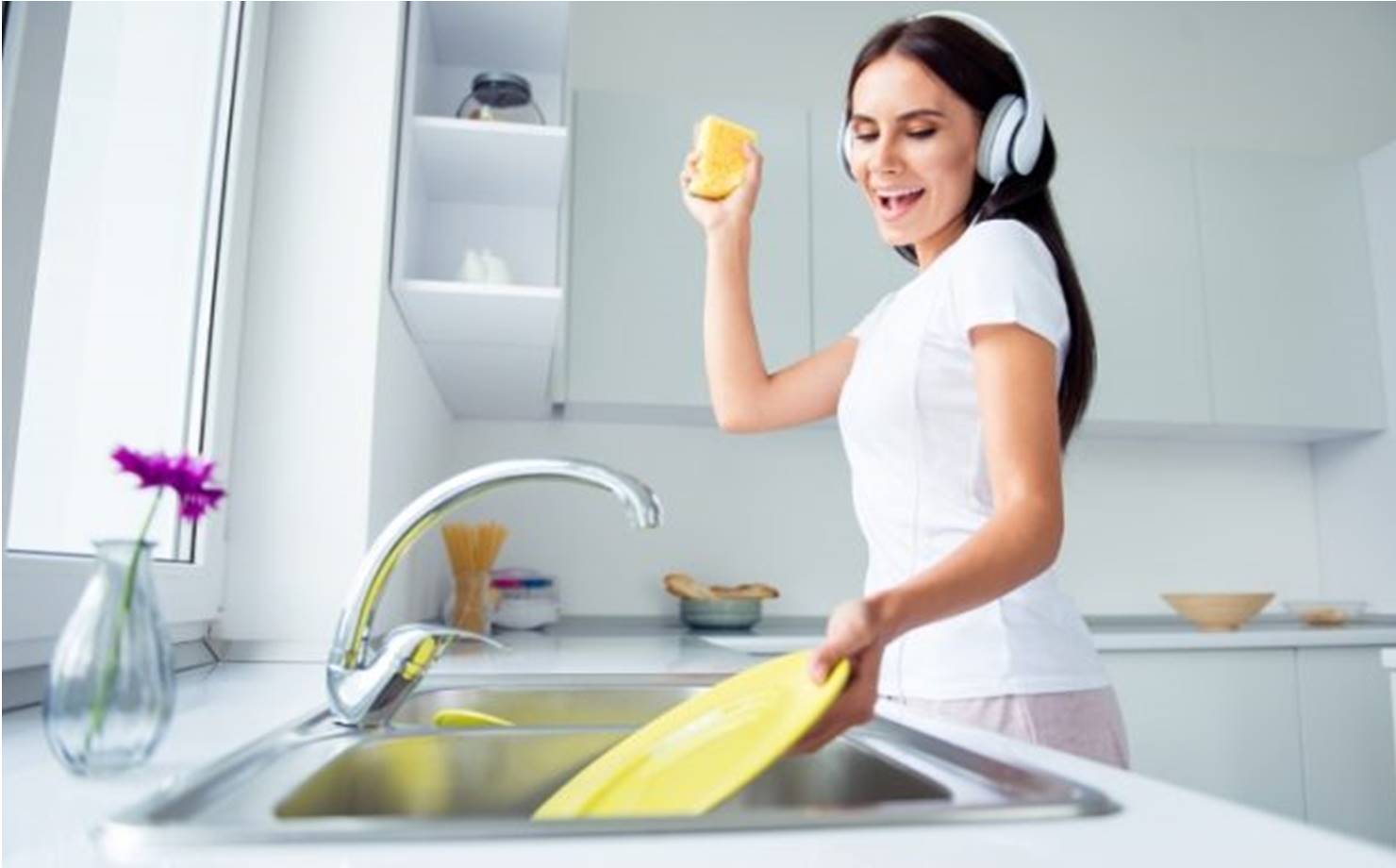 Por que ouvir música enquanto faz as tarefas domésticas é bom para saúde?