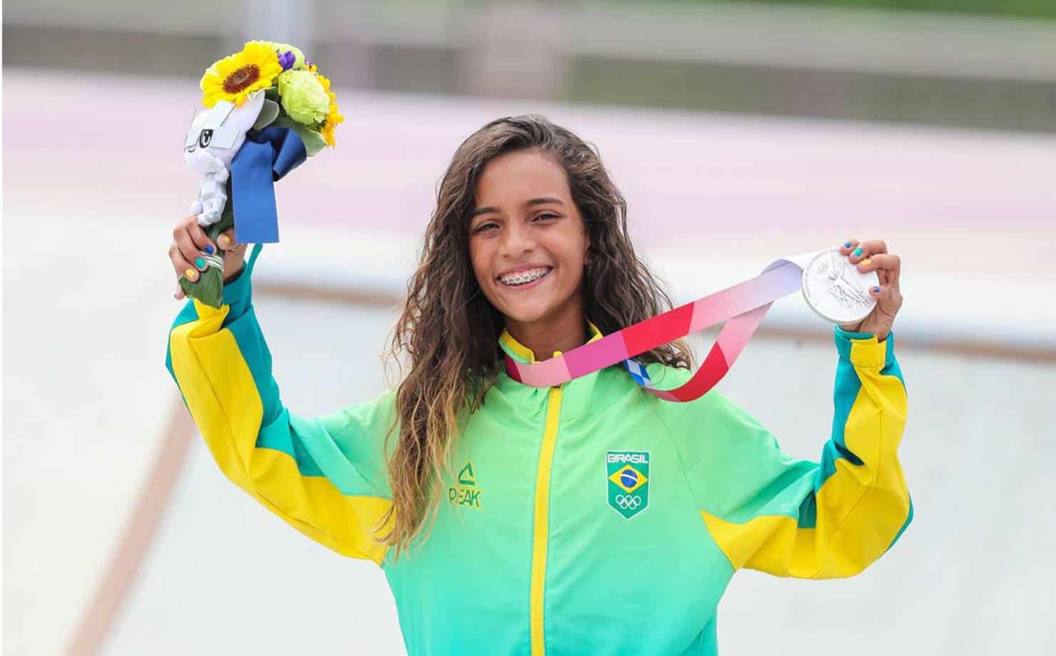 Olimpíadas: Rayssa Leal conquista medalha de prata no skate street  