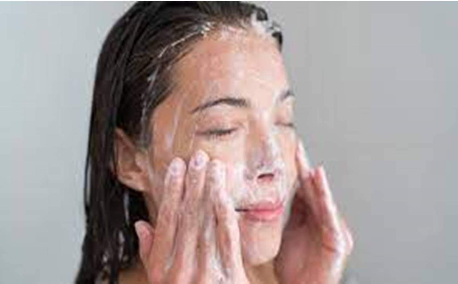 O que pode acontecer se você lavar o rosto com sabão em barra? 