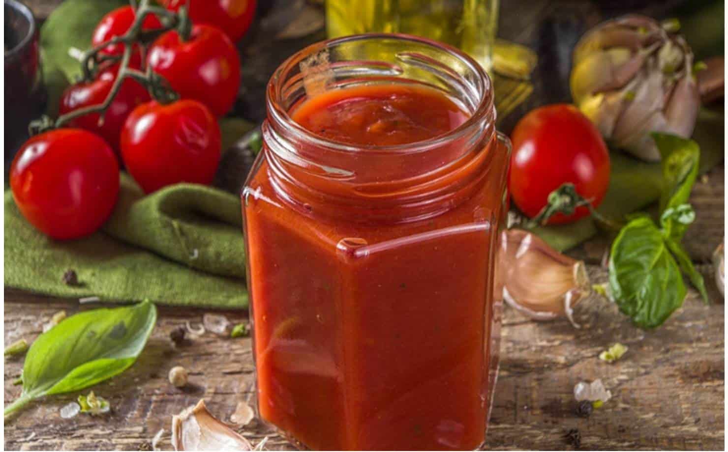 Prepare um delicioso molho de tomate com poucos ingredientes